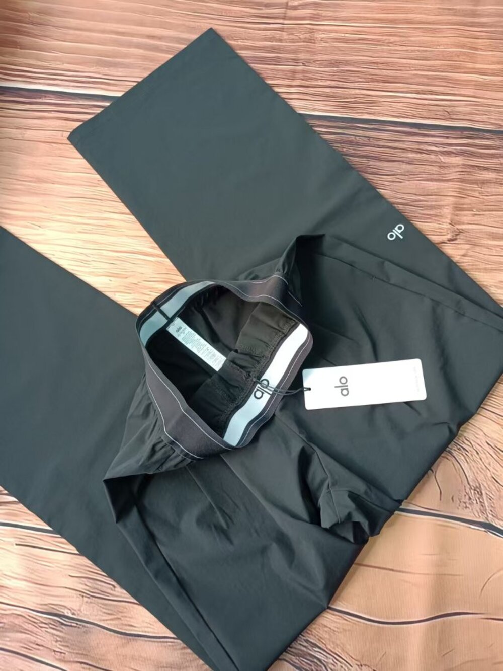 Brand new Alo Yoga Suit Up Trouser black regular with tags 🤍 - Picture 5 of 10